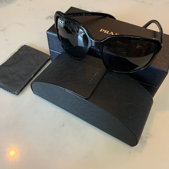 PRADA Polarized sunglasses - Picture 3 of 6